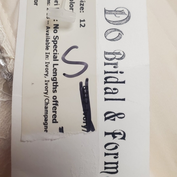 Mermaid Style Wedding Dress - Picture 4 of 9